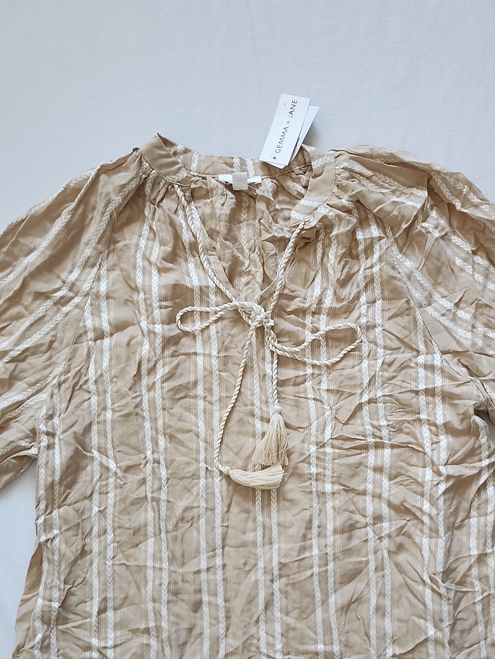 NWT Gemma + Jane Cream/White Stripe Woven Split Neck Top Size Medium - Picture 2 of 8